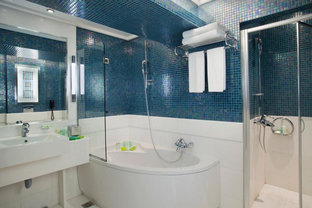 Crowne Plaza Athens City Centre 8