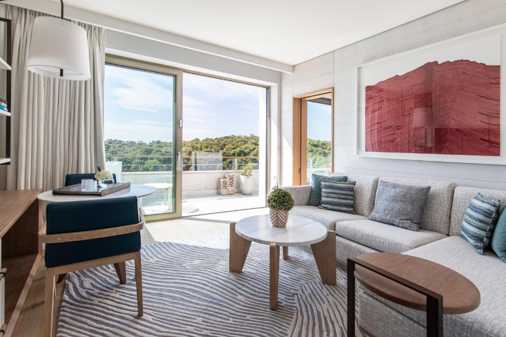 FOUR SEASONS ARION 4