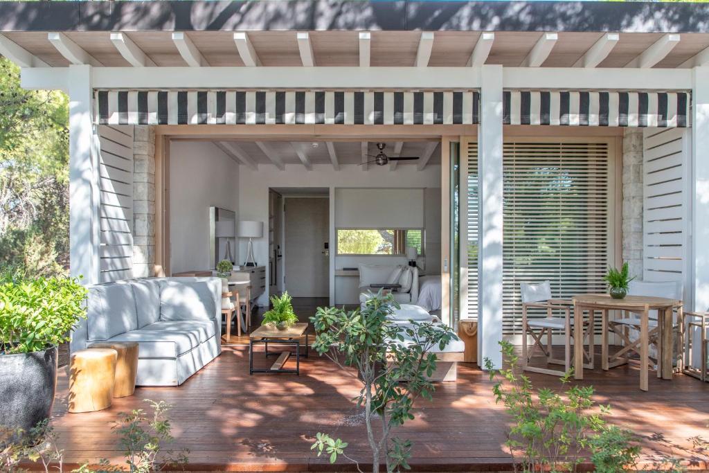 FOUR SEASONS BUNGALOW 12 four seasons astir