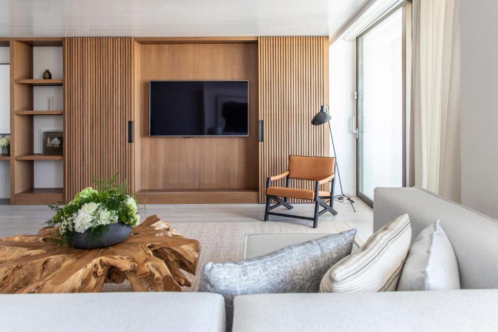 FOUR SEASONS NAFSIKA 10