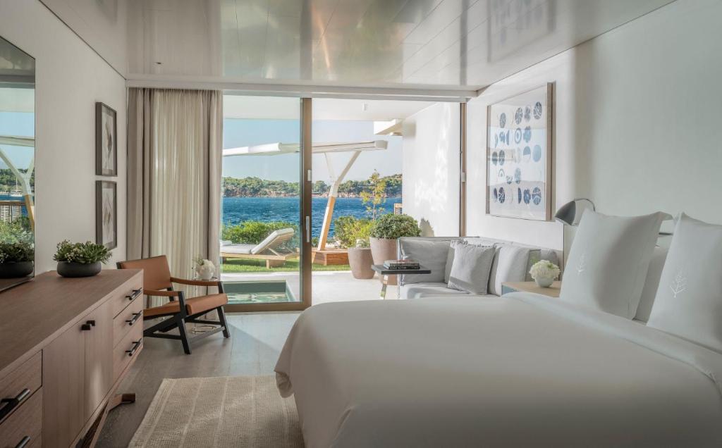 FOUR SEASONS NAFSIKA 11