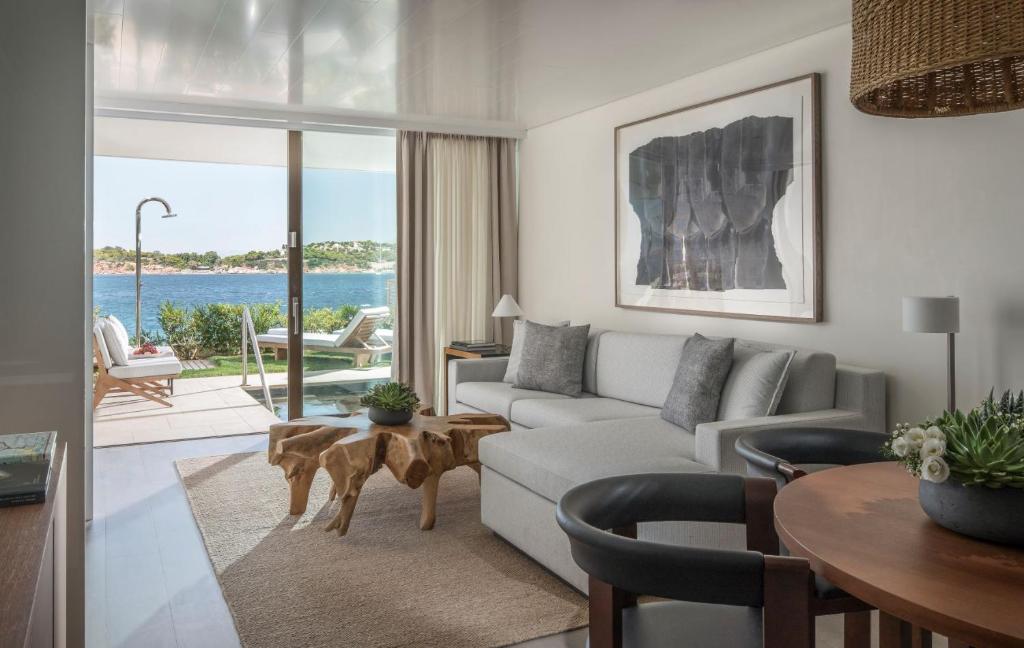 FOUR SEASONS NAFSIKA 12