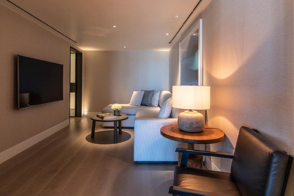 FOUR SEASONS NAFSIKA 13