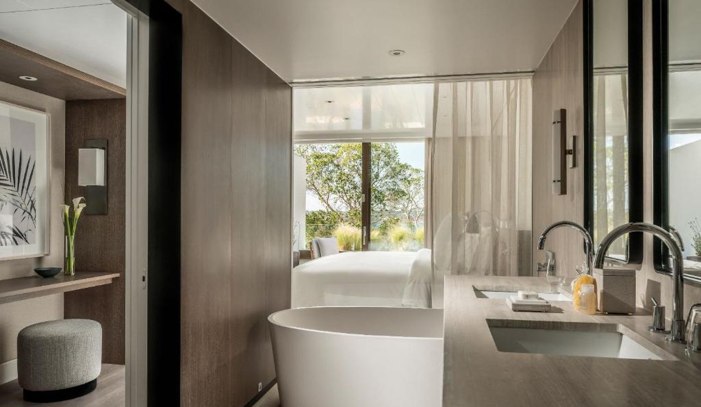 FOUR SEASONS NAFSIKA 16