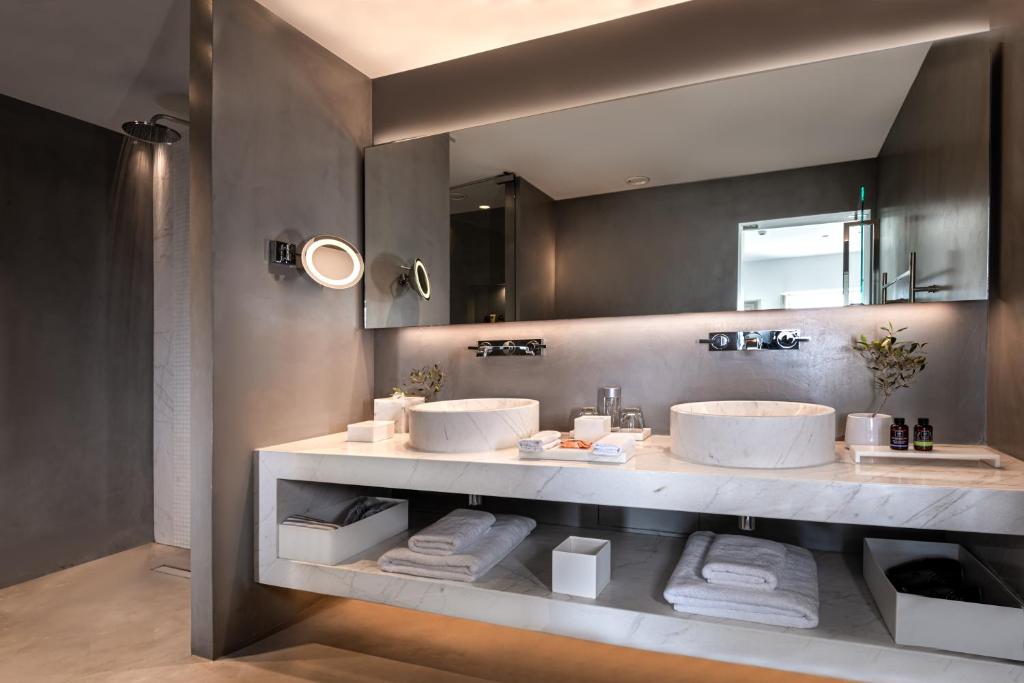 Grace Hotel, Auberge Resorts Collection 7