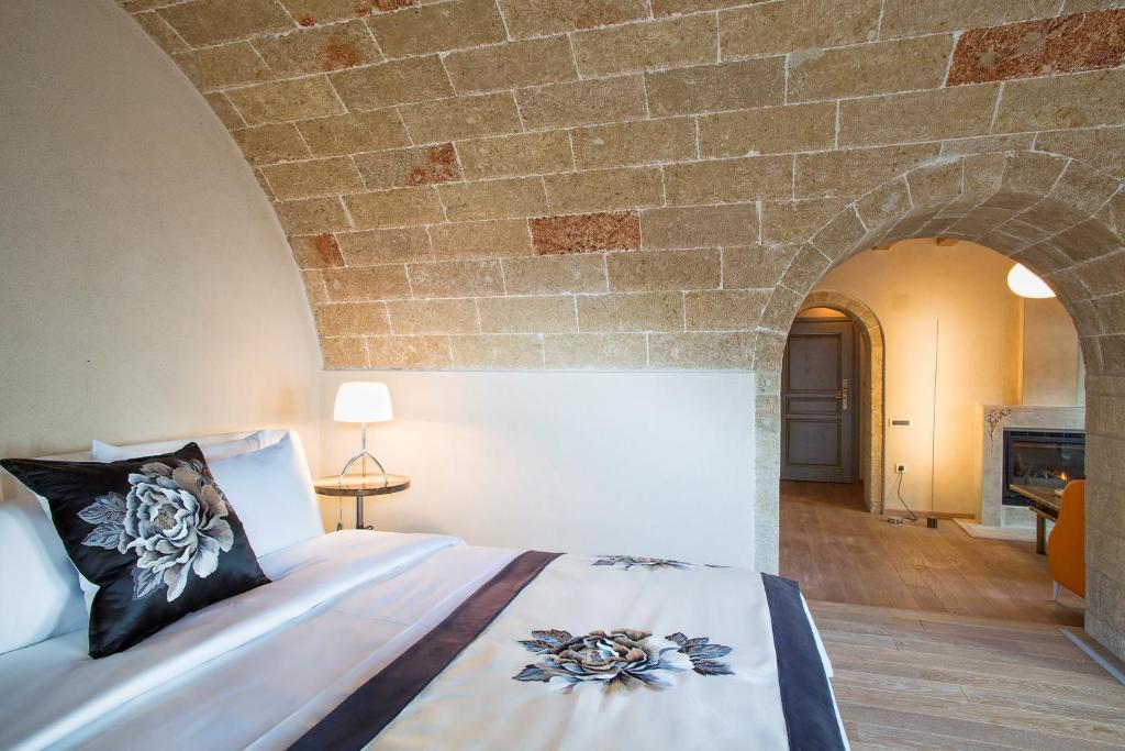 Moni Emvasis Hotel 5