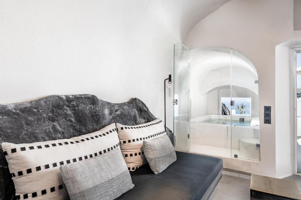 On The Rocks Santorini 11