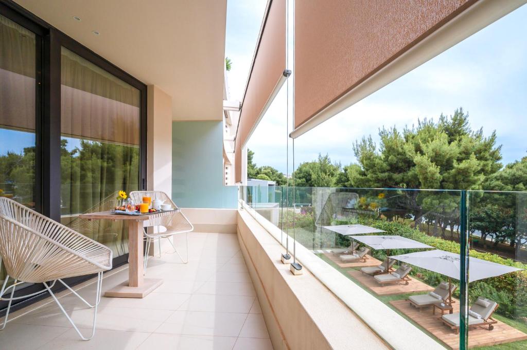 Somewhere Boutique Hotel Vouliagmeni 10