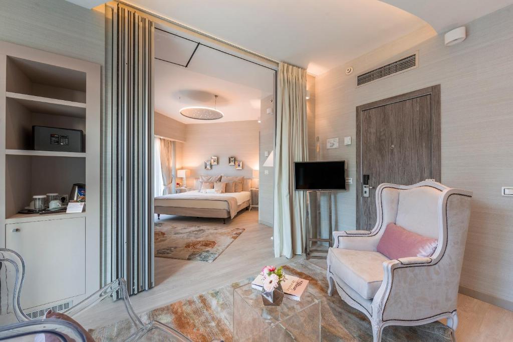 St George Lycabettus 10