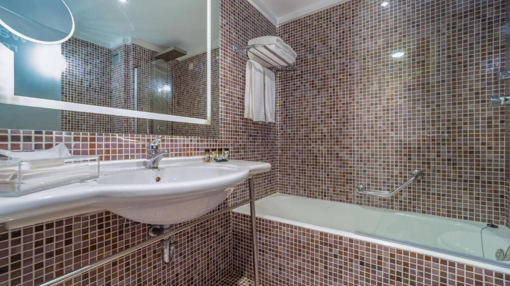 St George Lycabettus 8