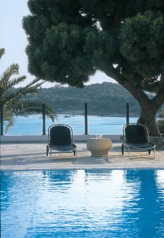 Vouliagmeni Suites 1