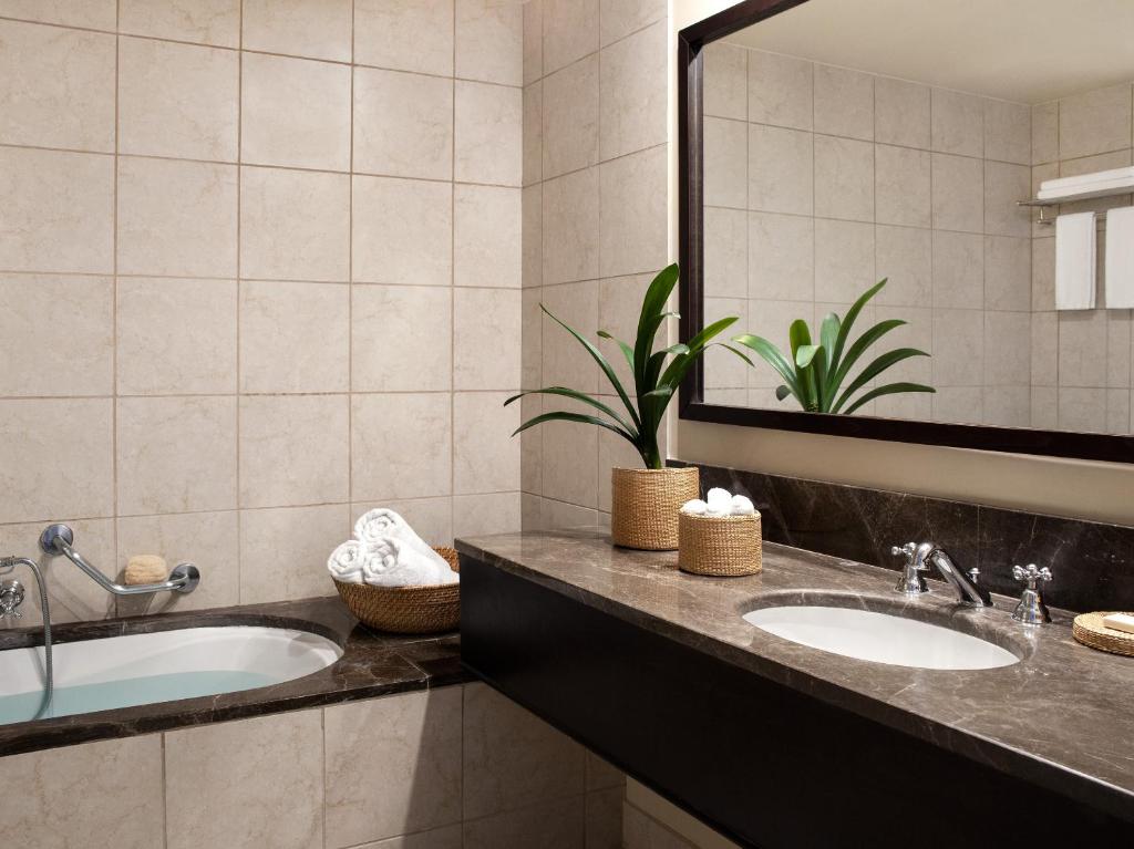 Vouliagmeni Suites 4