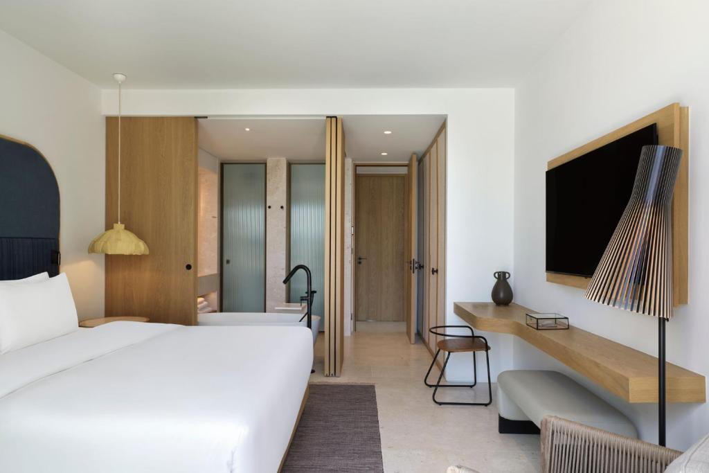 W Costa Navarino 9 W Costa Navarino Waterfront